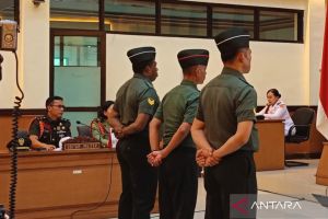 Dua terdakwa kasus kacab bank dituntut dipecat dari militer