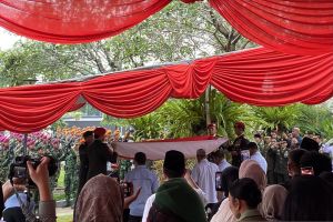 Ryamizard Ryacudu dimakamkan secara militer di TMP Kalibata