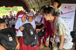 PMI-HKRC salurkan 8.000 paket perlengkapan sekolah untuk Sumatera