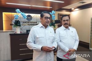 Kemarin, penilaian mandiri ikuti PP Tunas hingga fotografer ilegal
