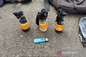Polisi tetapkan pembawa botol bersumbu saat demo sebagai tersangka