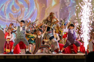 Menjaga nyala Reog di panggung zaman