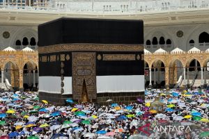 Pergantian kiswah Ka'bah 1 Muharram simbol pembaharuan spiritual umat