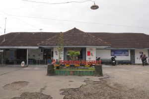 Stasiun Ngunut Jaga Mobilitas Warga Blitar&ndash;Tulungagung Tetap Terhubung