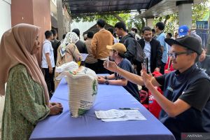 Bulog Bandung salurkan bantuan cadangan pangan untuk satu juta KPM