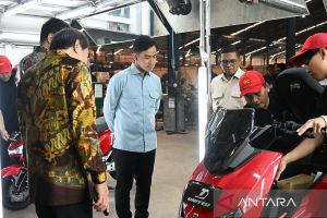 Tinjau produsen, Wapres dukung penguatan industri kendaraan listrik