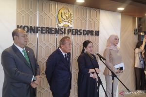 Ketua DPR hormati putusan MK soal pilkada harus tetap dipilih langsung