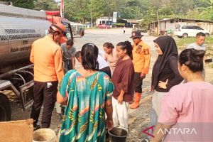 BPBD Bogor kirim 10.000 liter air untuk warga terdampak kekeringan