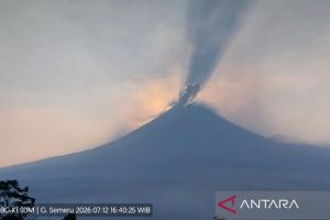 Semeru delapan kali erupsi dengan tinggi letusan hingga 900 meter