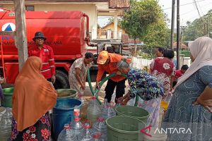 BPBD Sumedang salurkan 5.000 liter air atasi kekeringan di Cimalaka