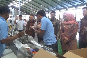 Khofifah harap pabrik kaleng di Banyuwangi dongkrak ekonomi Jatim