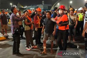 Ratusan korban selamat KMP Mutiara Santosa 2 tiba di Tanjung Perak