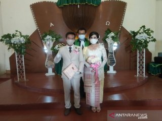 Gelaran pesta nikah perdana dengan protokol kesehatan di masa pandemi COVID-19 di Taput