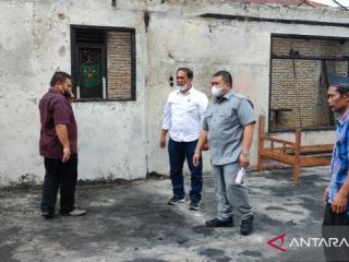 Bupati Tapsel bantu ringankan warga korban kebakaran Arse