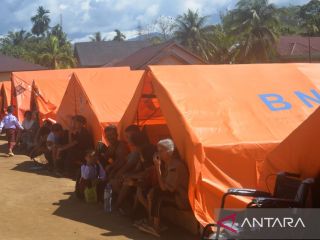 Terik matahari ujian berat pengungsi Badiri Tapteng di tenda darurat