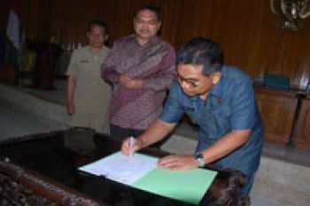 SERAH TERIMA MOBIL BANTUAN
