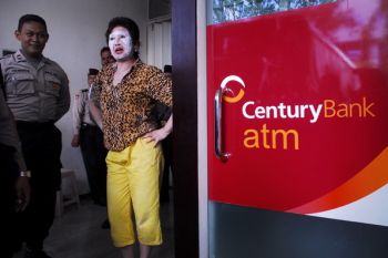 Nasabah Bank Century tagih pencairan tabungan