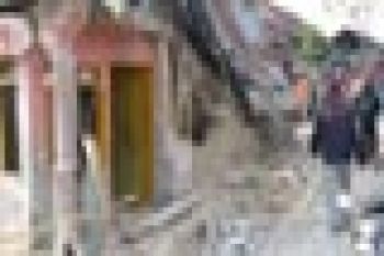 RUMAH RUSAK AKIBAT GEMPA