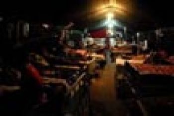 Empat warga mengalami luka-luka akibat gempa 5,8 SR