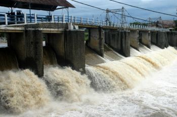 Water surface in several dams in the greater Jakarta alarming 