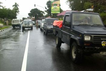 Jalan Padang-Bukittinggi putus akibat jembatan ambruk di Kayu Tanam