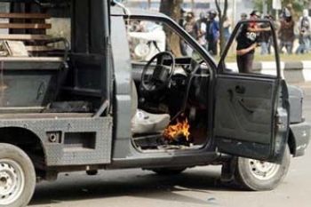 Rusak Mobil Polisi