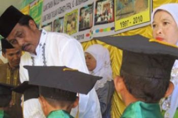 Bupati Karimun Wisuda Santri di Kecamatan Moro