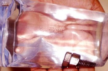Baut dan Mur Ditemukan dalam Kemasan Air  Mineral di Tanjungpinang