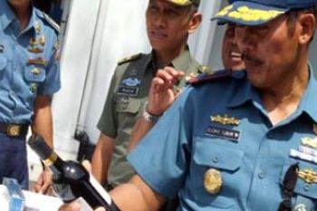 Minuman Keras Tangkapan TNI-AL Diserahkan kepada BC