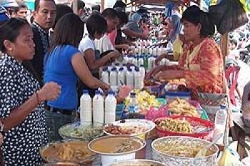Pasar Kaget Ramadhan Karimun Diserbu Warga