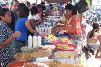 Pasar Kaget Ramadhan di Karimun Padat Pembelanja