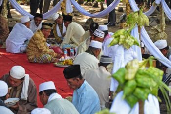 TRADISI LEBARAN TOPAT