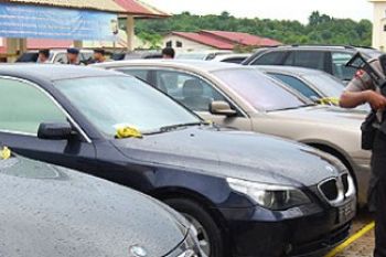 Brimob Jaga 104 Mobil Mewah yang Ditahan Mabes Polri di Batam