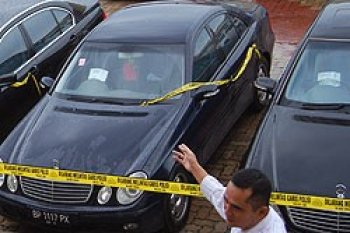 DPR Curiga Mobil Mewah Bodong Beredar di Jakarta