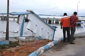Batu Miring Pelabuhan Parit Rampak Karimun Jebol