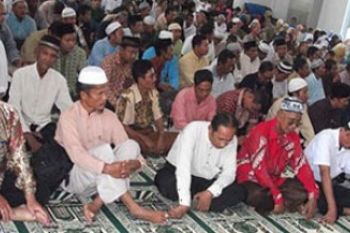 Ketua RT, RW dan Guru TPA Karimun Terima THR Lebaran
