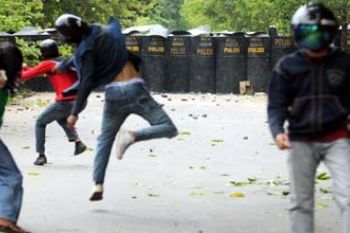 BENTROK MAKASSAR