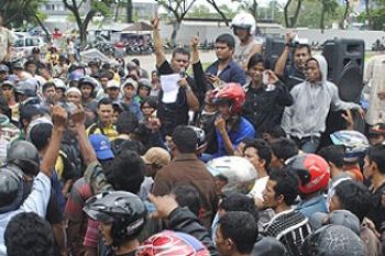 Warga Baloi Kolam Batam Desak Rekomendasi Listrik dan Air