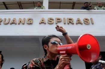 EVALUASI DPRD