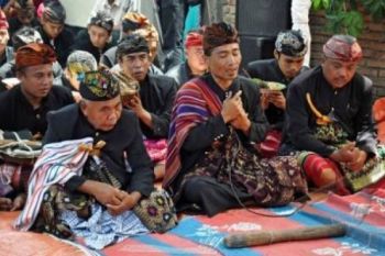 ADAT SORONG SERAH