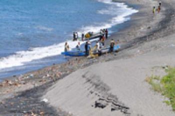 PANTAI PENUH SAMPAH