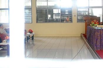Hanya Dua Peserta Lelang 35.900 Handphone