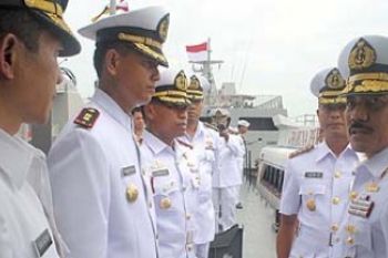 Pangkoarmabar Tinjau Prajurit KRI Lemadang-632