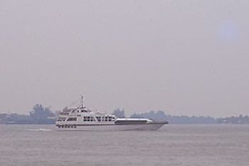 Batam Diterpa Kabut Asap Sumatra Daratan