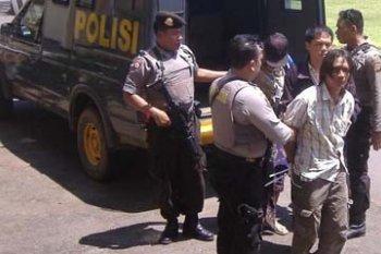 TANGKAP PEMBAKAR LEMUKIH
