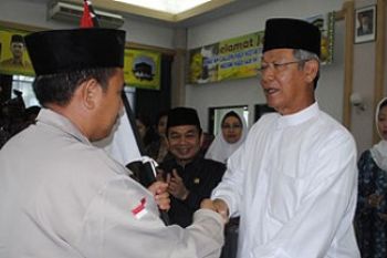 Gubernur HM Sani Lepas Jamaah Calon Haji Embarkasi Batam