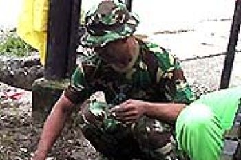 TNI di Karimun Bersihkan Sampah