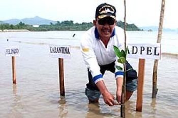 Adpel Karimun Ajak Warga Jaga Hutan Bakau