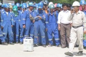 Pekerja Profab Tuntut Peningkatran Kesejahteraan 