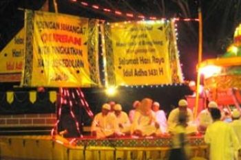 Kapal di Malam Takbir di Batam 